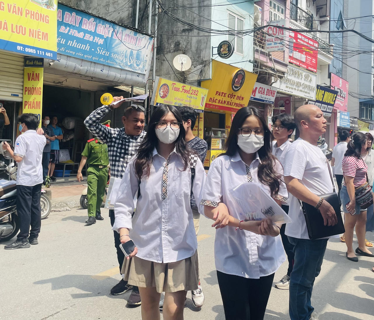 Những ngôi sao xa xôi vào đề thi lớp 10 Hà Nội, thí sinh đánh giá vừa sức