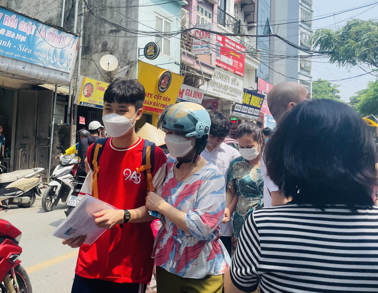 Những ngôi sao xa xôi vào đề thi lớp 10 Hà Nội, thí sinh đánh giá vừa sức