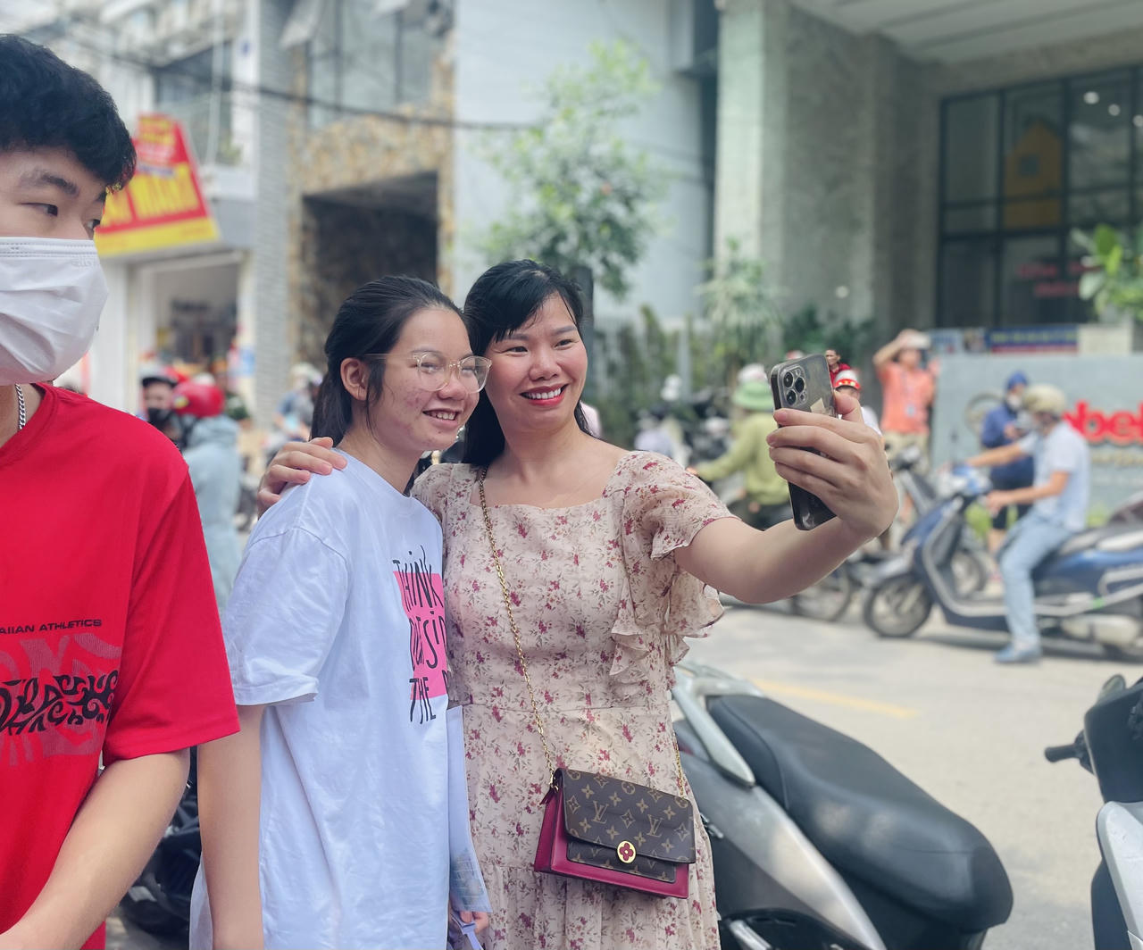 Những ngôi sao xa xôi vào đề thi lớp 10 Hà Nội, thí sinh đánh giá vừa sức