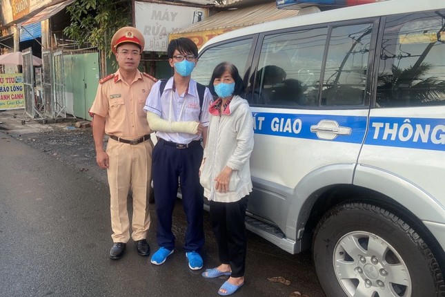 Lỡ kỳ thi tốt nghiệp vì... ngủ quên, nhập viện, sinh con