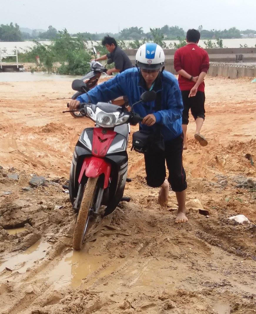Phóng viên thường trú: Trèo đèo, lội suối, băng rừng để tiếp cận thông tin