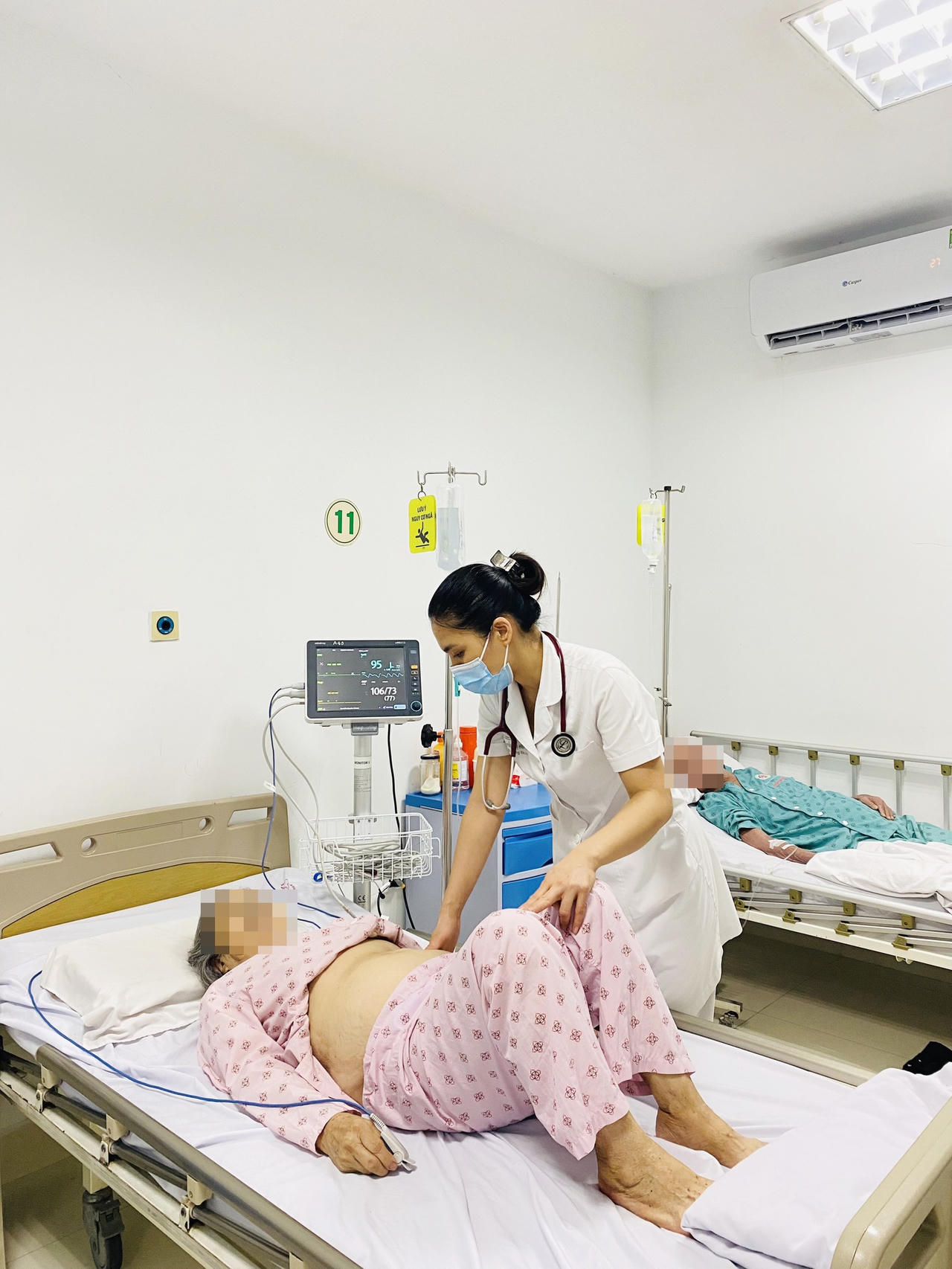 Nhập viện cấp cứu sau khi ăn chiếc bánh tẻ