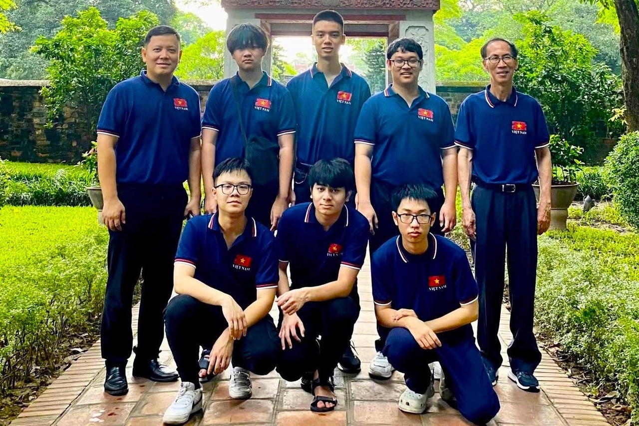 2 anh em ruột cùng giành huy chương Vàng Olympic Toán quốc tế