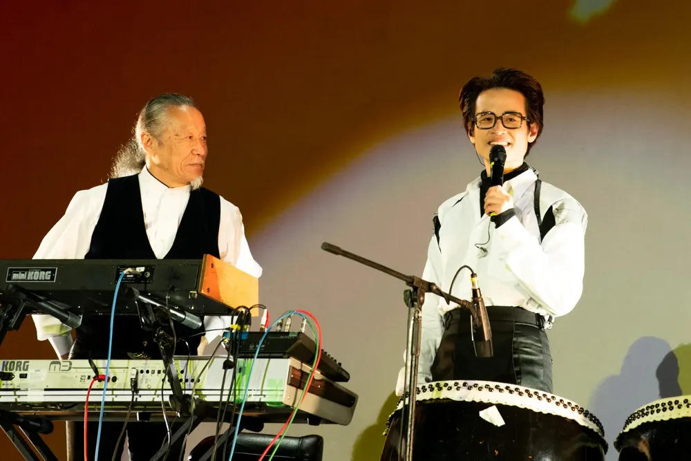 Nghệ sĩ Việt kết hợp nghệ sĩ quốc tế