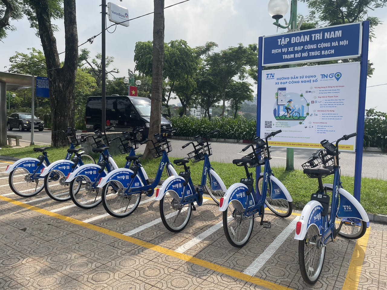 Người Hà Nội thích thú trải nghiệm xe đạp công cộng chỉ từ 5.000 đồng