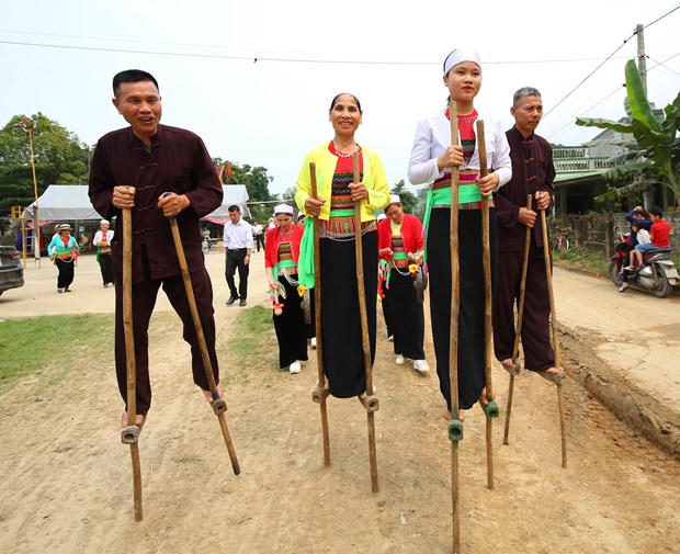 “Vũ điệu cờ lau”, hát đúm hút hồn du khách