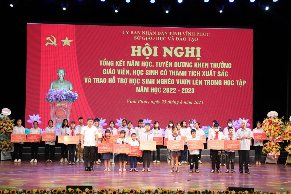 Vĩnh Phúc chi hơn 11 tỷ đồng khen thưởng học sinh