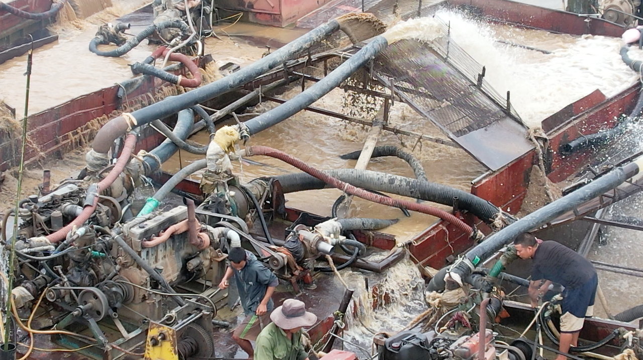 'Cuộc chiến' chống 'cát tặc' ở các tỉnh phía Nam