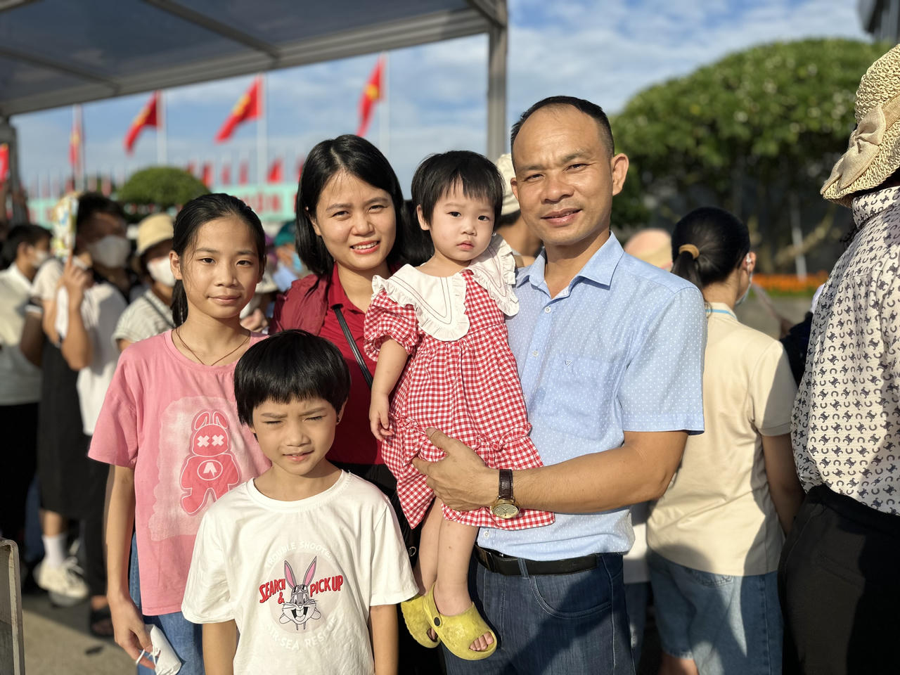 Xúc động hình ảnh hàng vạn người xếp hàng vào Lăng viếng Bác sáng 2/9