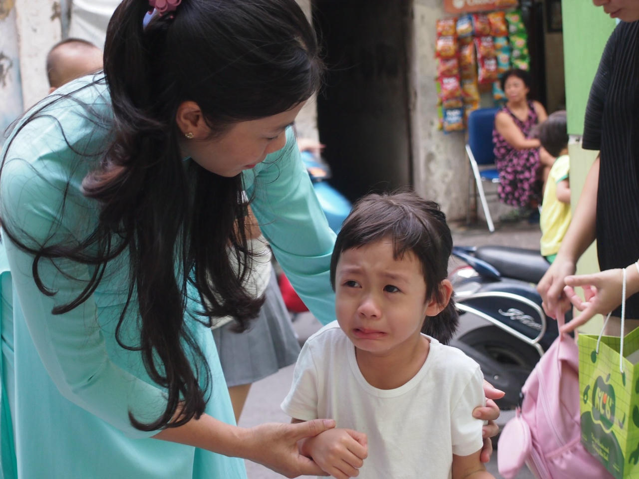 Muôn vàn biểu cảm của học sinh trong ngày đầu đến trường