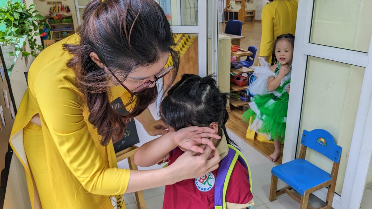 Muôn vàn biểu cảm của học sinh trong ngày đầu đến trường