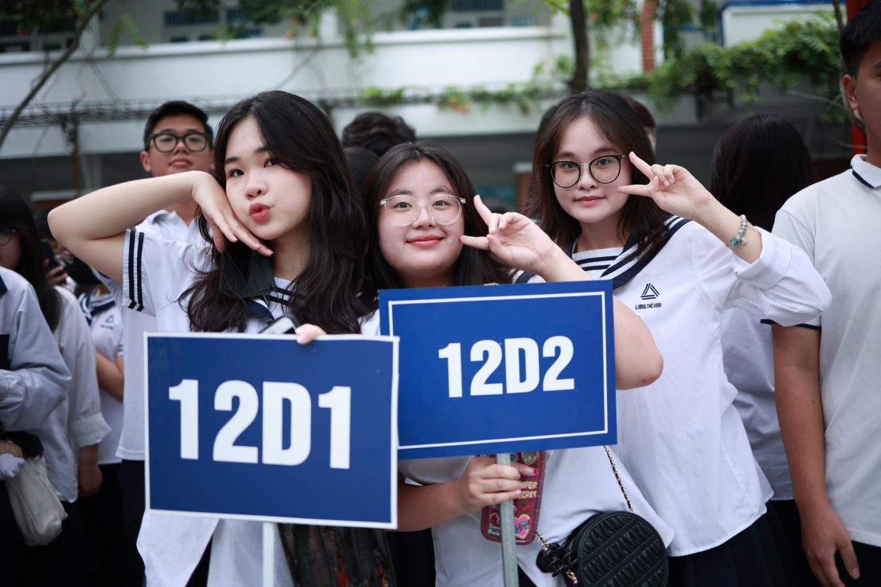 Muôn vàn biểu cảm của học sinh trong ngày đầu đến trường