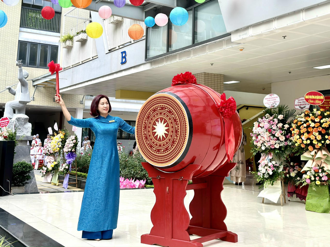 Học sinh Hà Nội phấn khởi, rạng rỡ trong Ngày hội đến trường