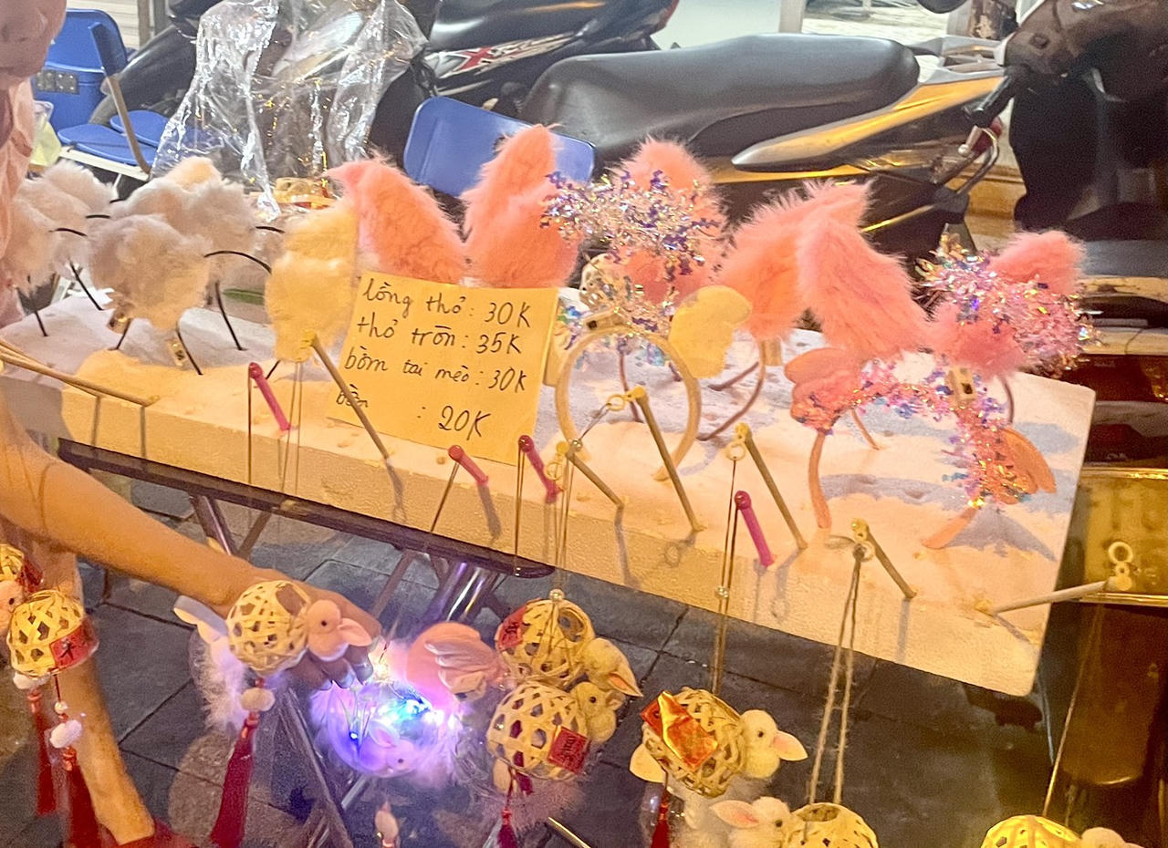 Mùa Trung thu 2023 lồng đèn mini 'lên ngôi', chỉ từ 30.000 đồng