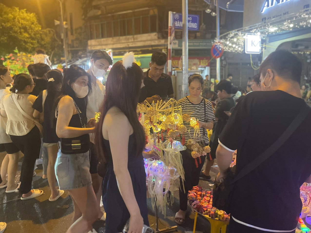 Mùa Trung thu 2023 lồng đèn mini 'lên ngôi', chỉ từ 30.000 đồng