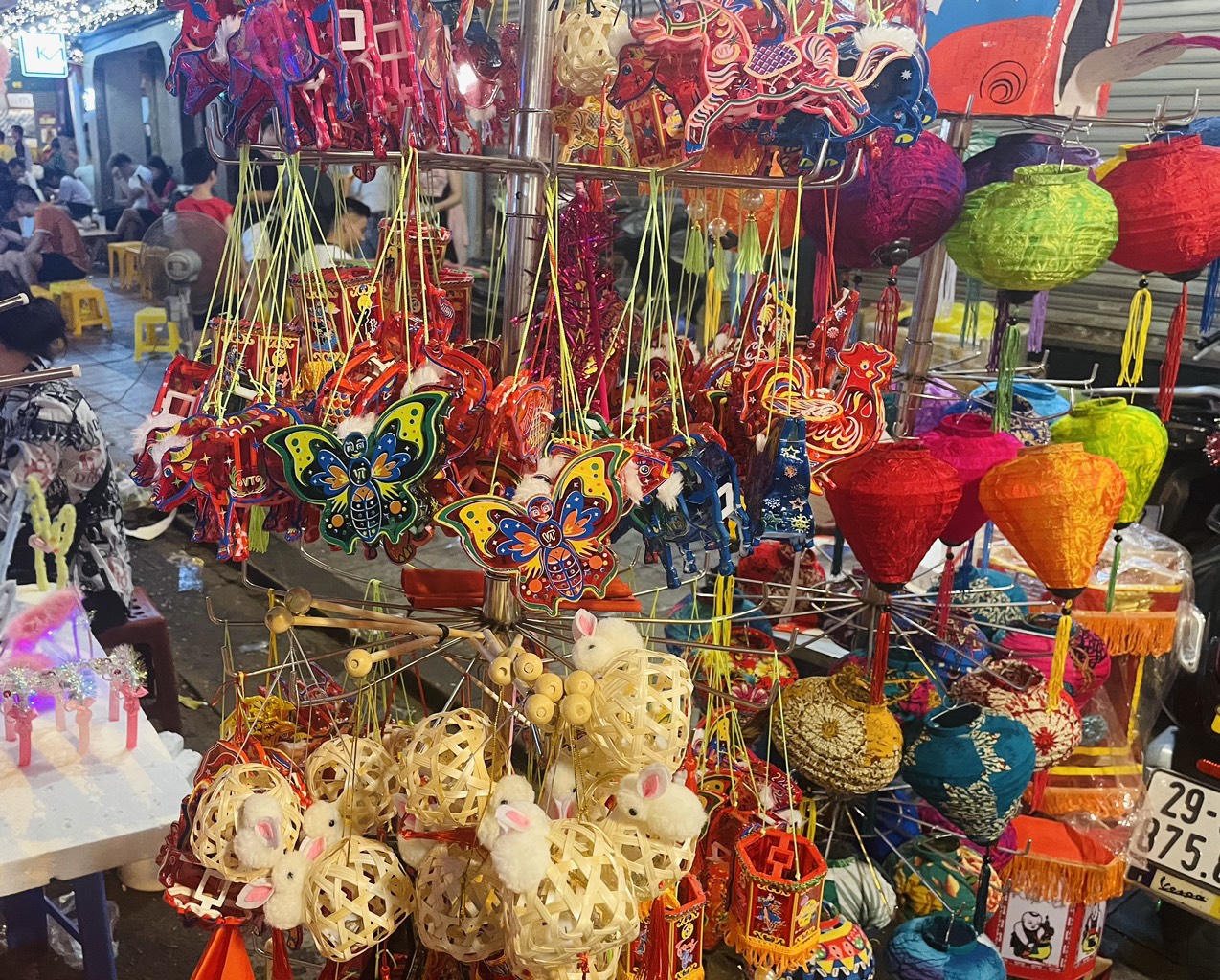 Mùa Trung thu 2023 lồng đèn mini 'lên ngôi', chỉ từ 30.000 đồng