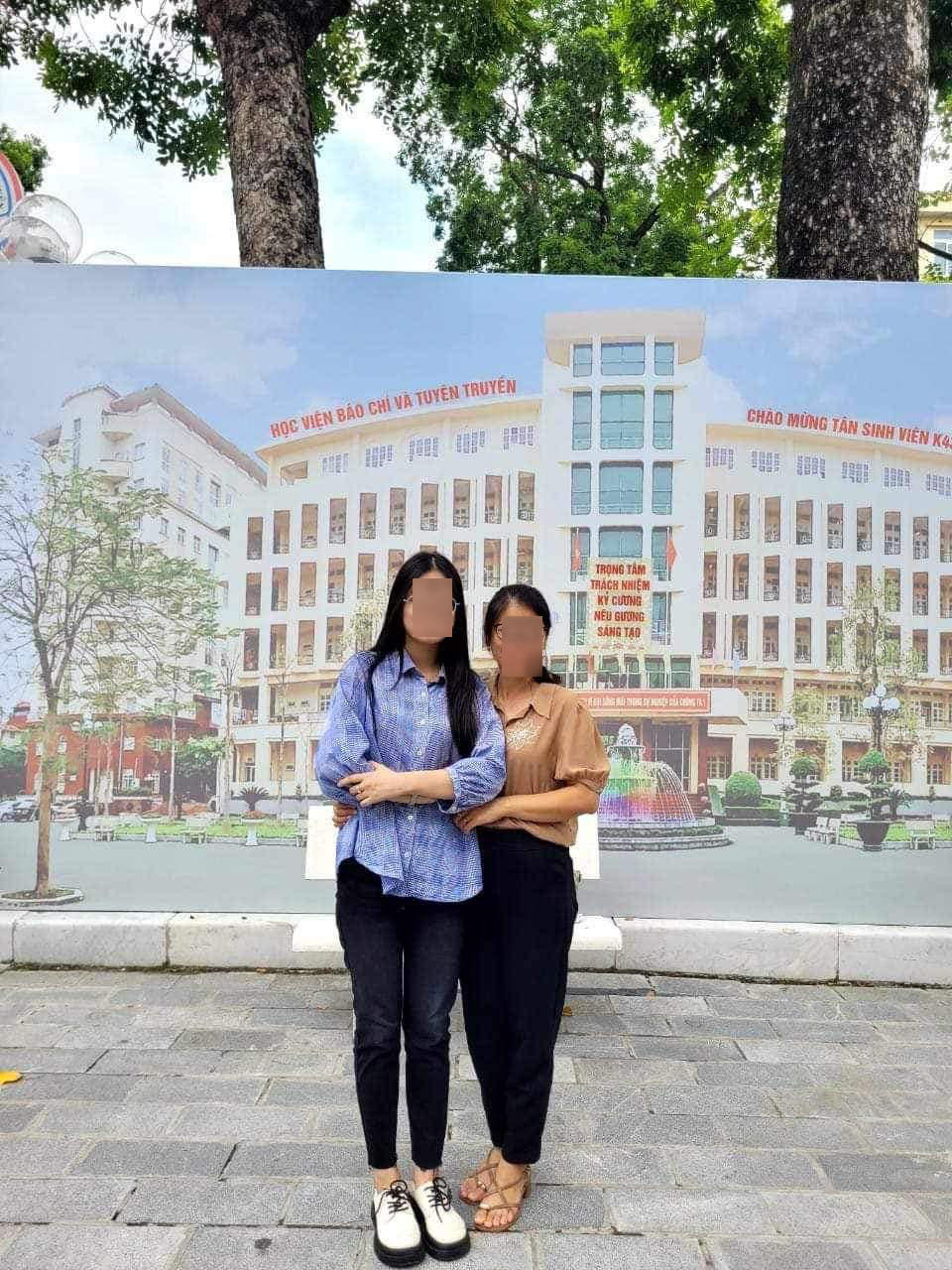 Tiếc thương nữ sinh viên trường Báo ra đi trong vụ cháy chung cư mini phố Khương Hạ