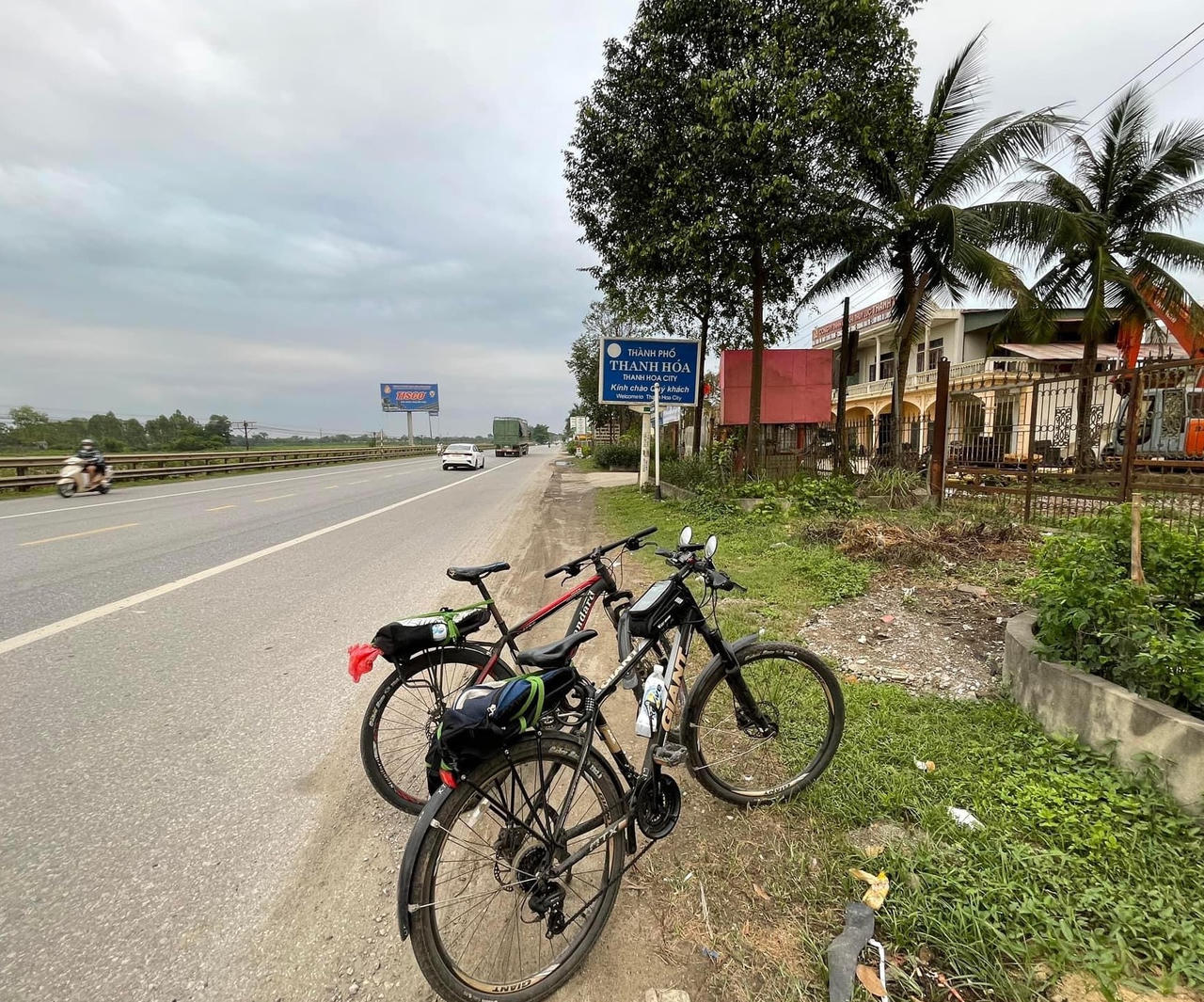 Trào lưu 'phượt'... xe đạp