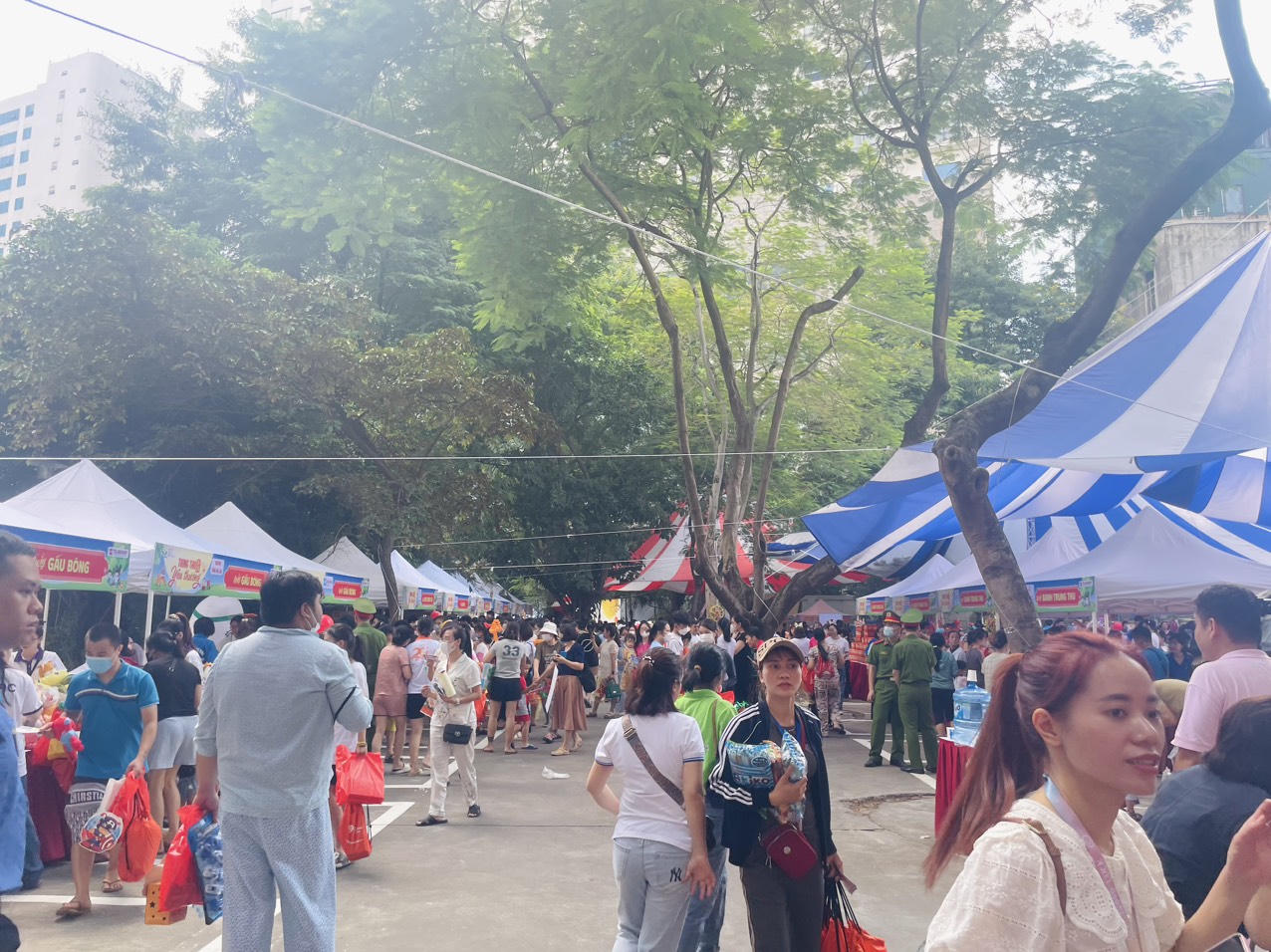 Xúc động chương trình 'Trung Thu yêu thương' tại Bệnh viện Nhi Trung ương 