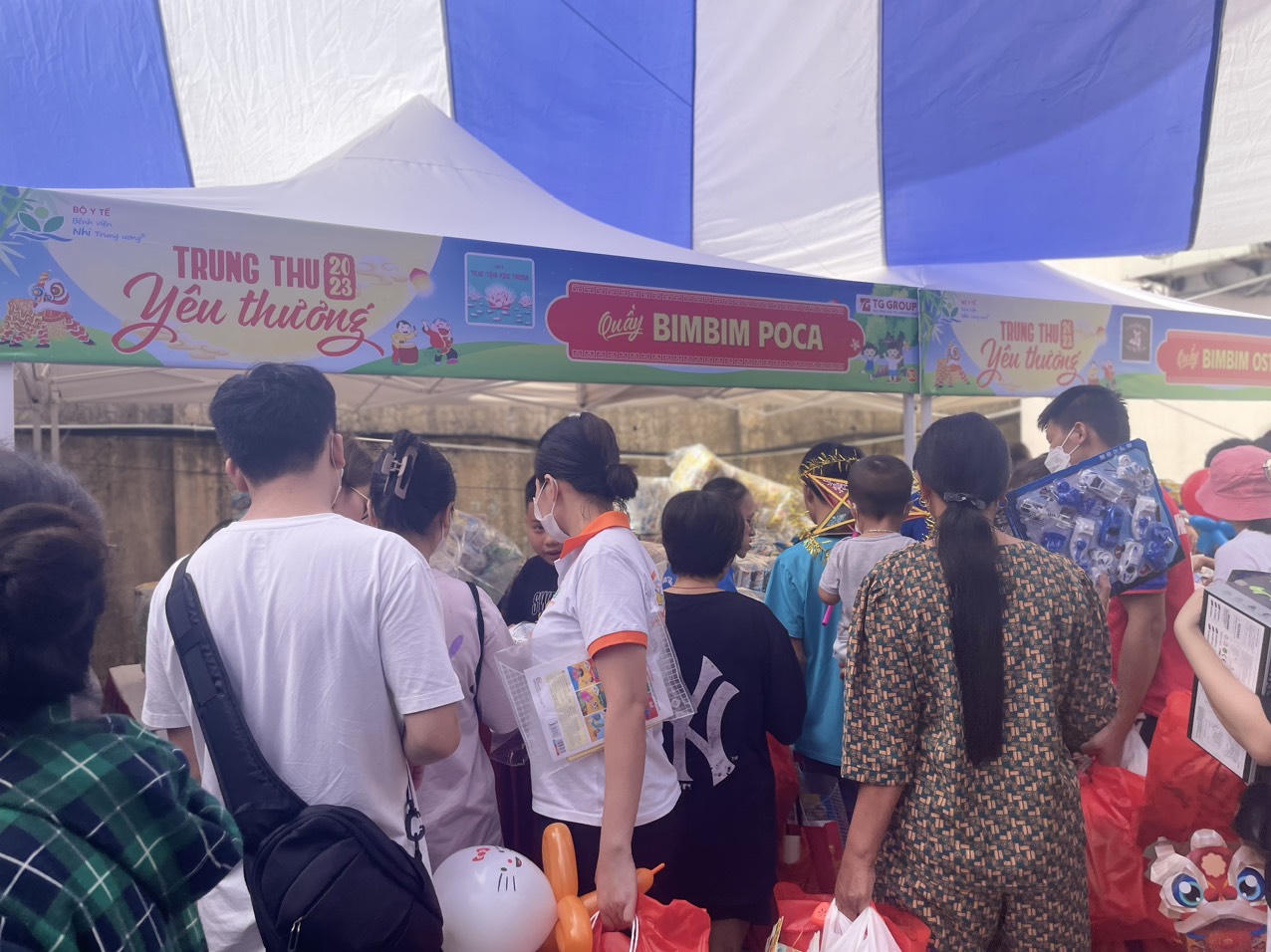 Xúc động chương trình 'Trung Thu yêu thương' tại Bệnh viện Nhi Trung ương 