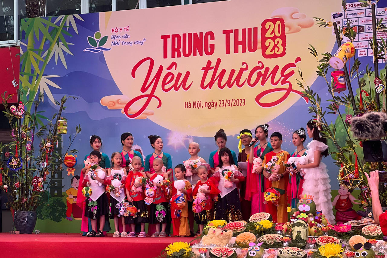 Xúc động chương trình 'Trung Thu yêu thương' tại Bệnh viện Nhi Trung ương 
