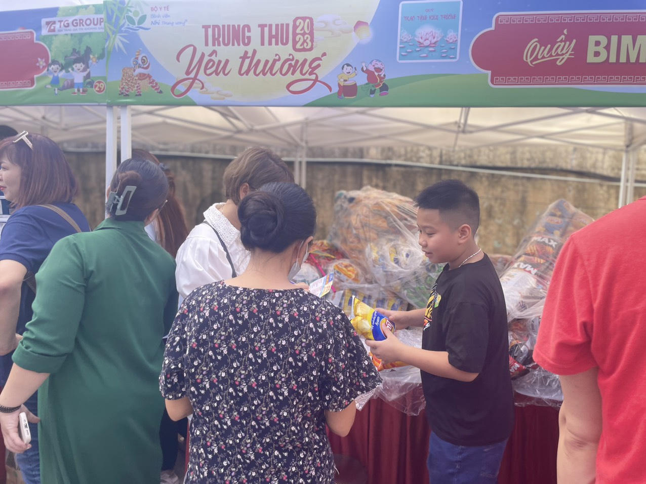 Xúc động chương trình 'Trung Thu yêu thương' tại Bệnh viện Nhi Trung ương 