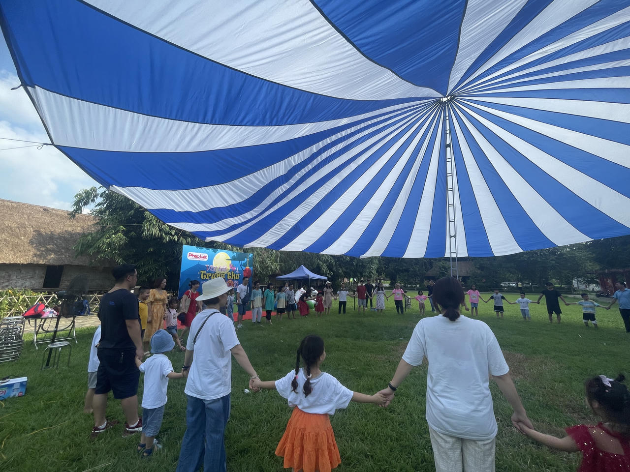 Báo Pháp luật Việt Nam tổ chức Trung thu cho con em cán bộ, phóng viên