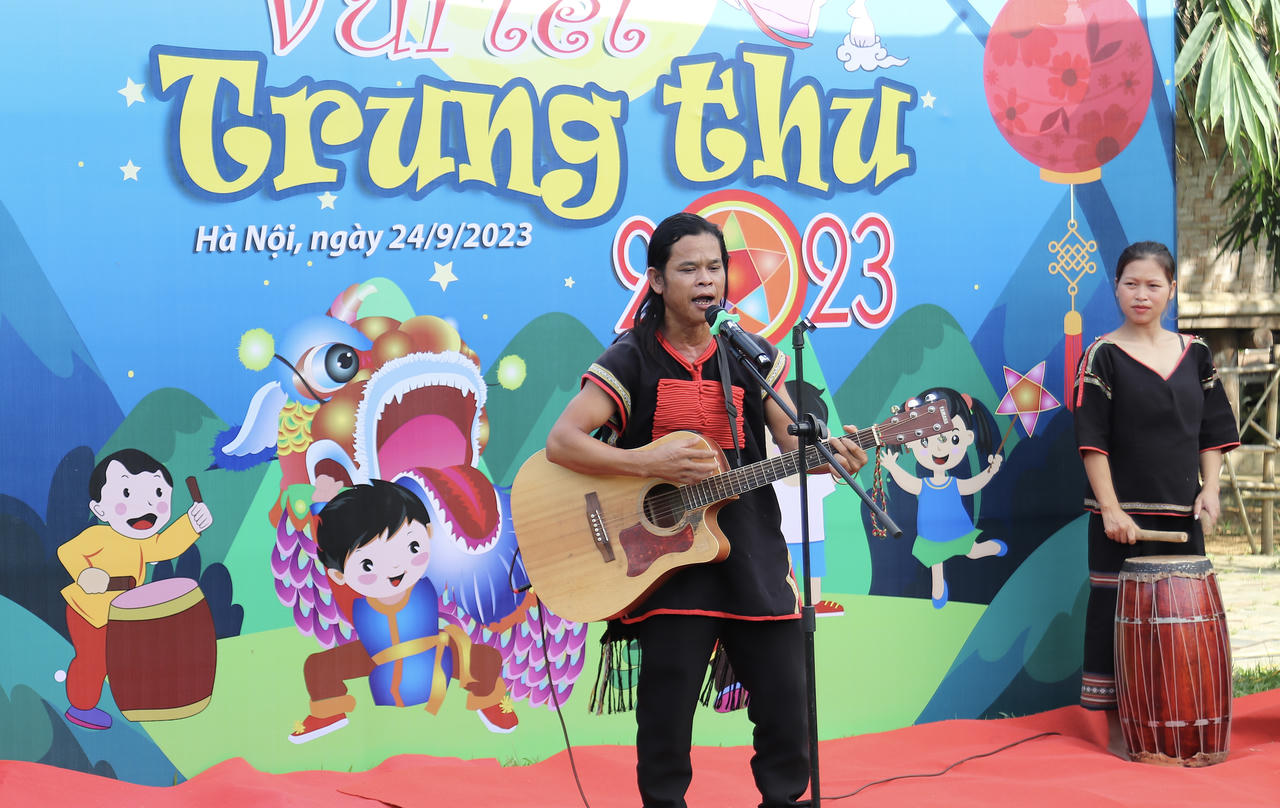 Báo Pháp luật Việt Nam tổ chức Trung thu cho con em cán bộ, phóng viên