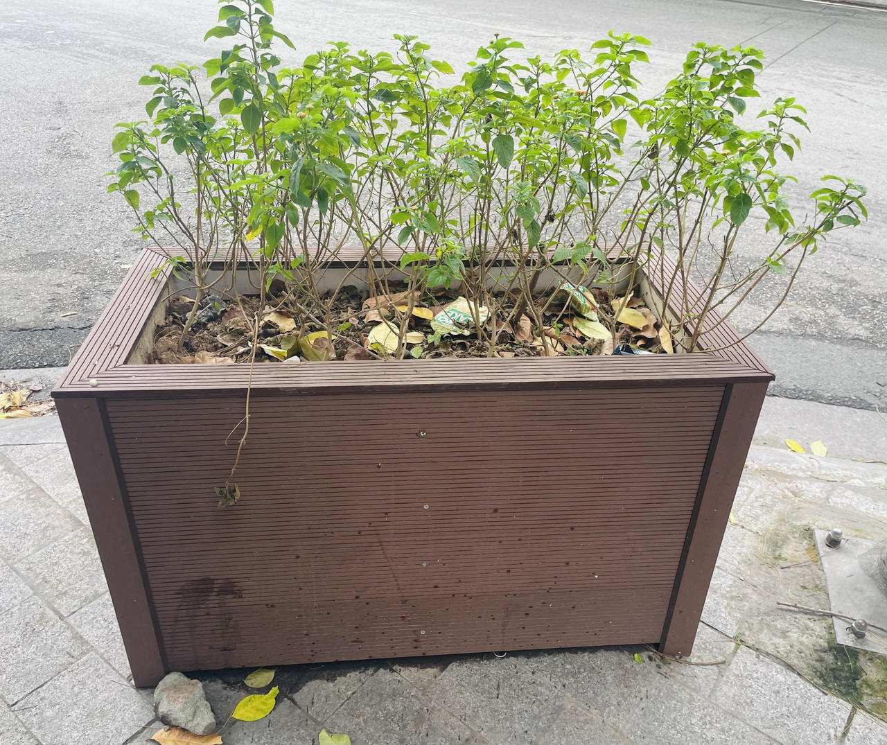 Loạt bốt điện ở Hà Nội được khoác 'áo chống rao vặt'