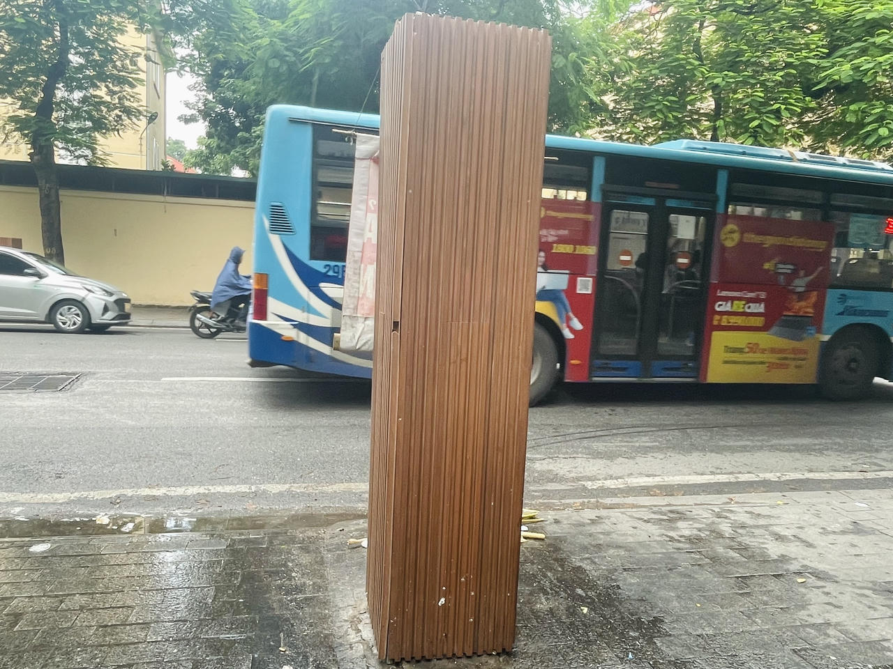 Loạt bốt điện ở Hà Nội được khoác 'áo chống rao vặt'