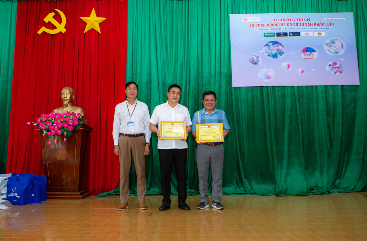 Trung tâm Truyền thông Pháp luật Việt Nam tặng 150 suất quà cho hộ nghèo tại Đồng Nai