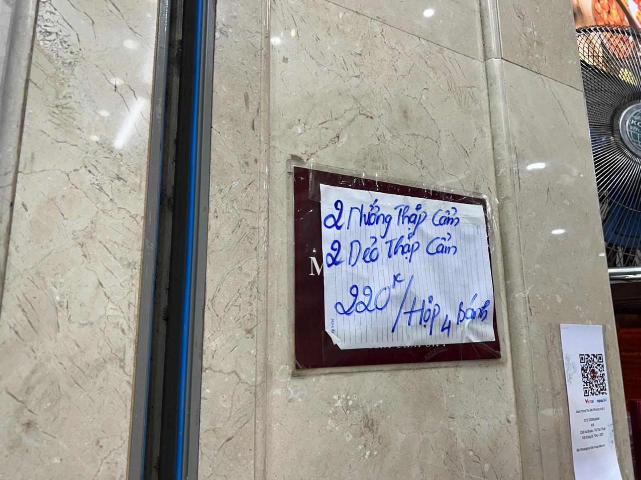 'Đến hẹn lại lên' người Hà Nội xếp hàng dài chờ mua bánh trung thu