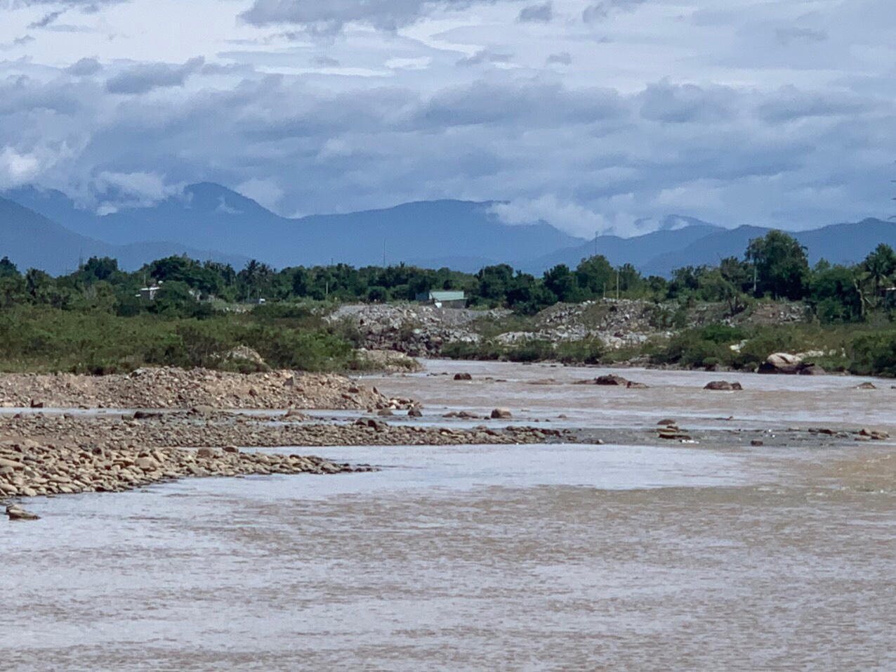 Ninh Thuận: Sông Dinh tan hoang vì “ma trên đất”: Bài 1: Điểm mặt những “ông lớn”