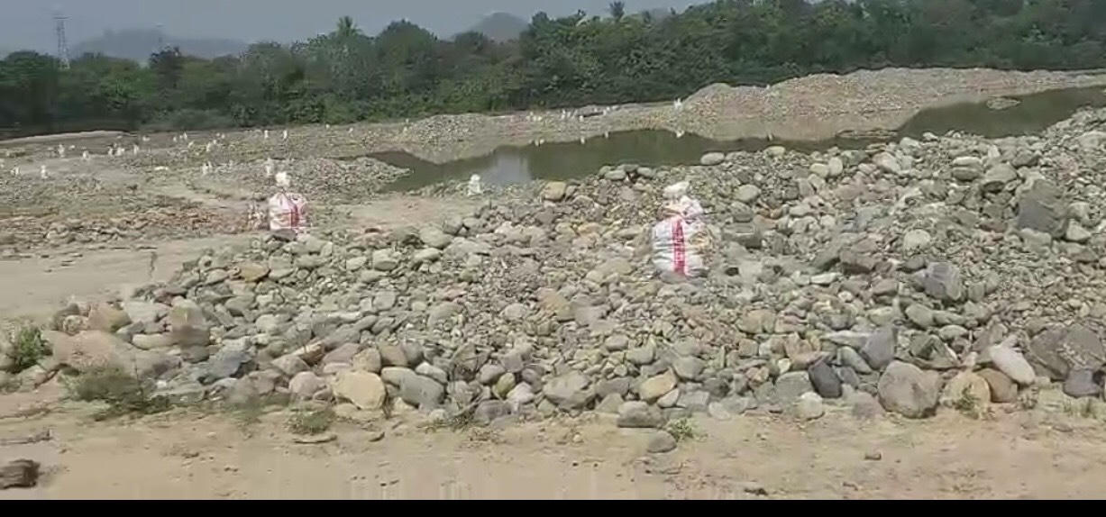 Ninh Thuận: Sông Dinh tan hoang vì “ma trên đất”: Bài 1: Điểm mặt những “ông lớn”