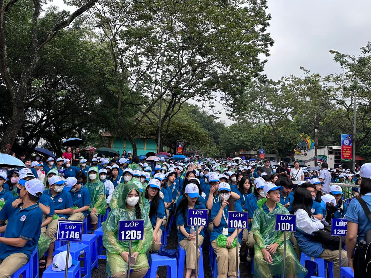 Hàng vạn người 'tiếp lửa' cho 4 nhà leo núi Olympia 2023