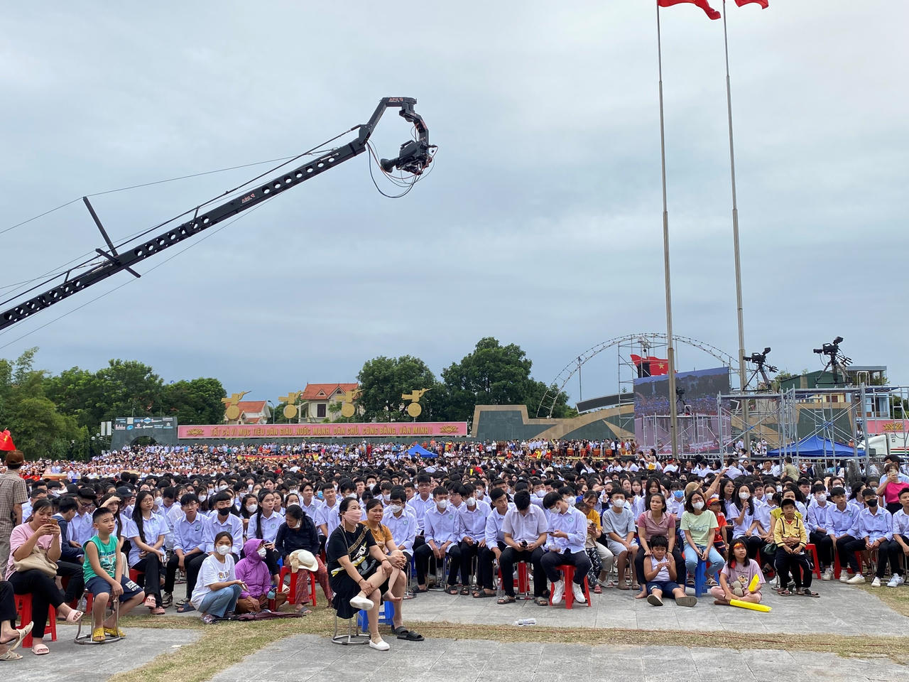 Hàng vạn người 'tiếp lửa' cho 4 nhà leo núi Olympia 2023