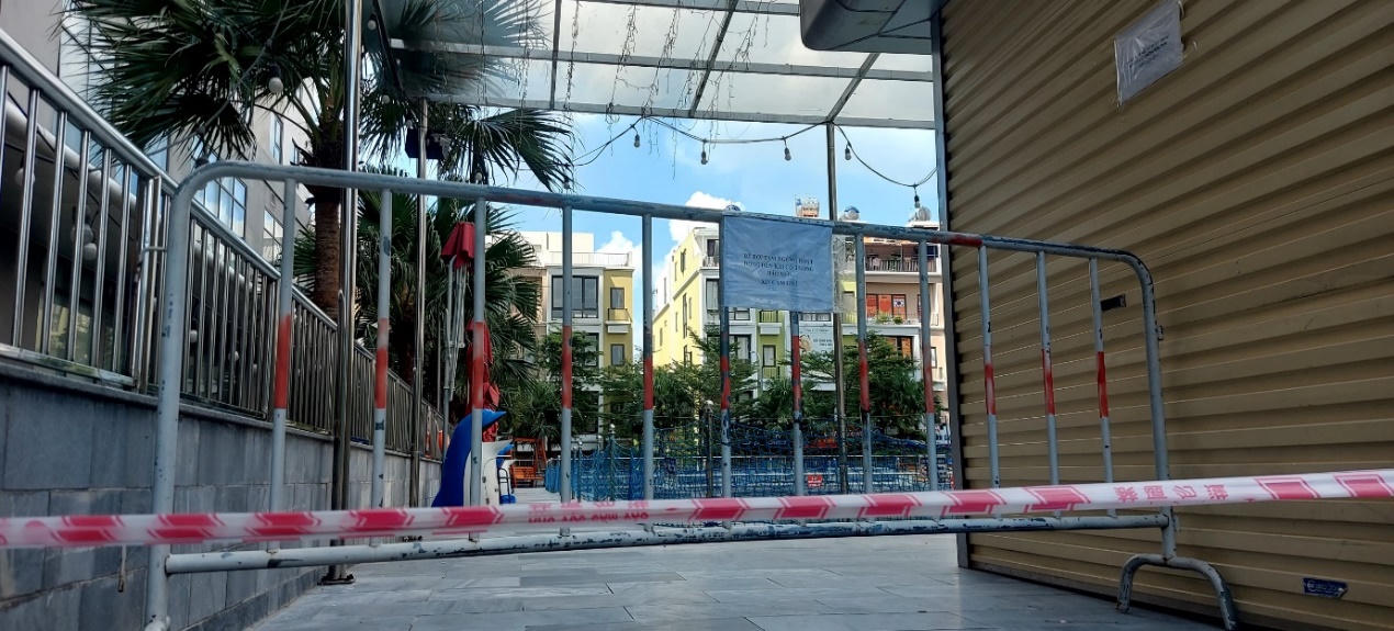 Bé trai đuối nước tại bể bơi khu nhà IEC Thanh Trì (Hà Nội): Gia đình mỏi mòn chờ kết luận sự việc