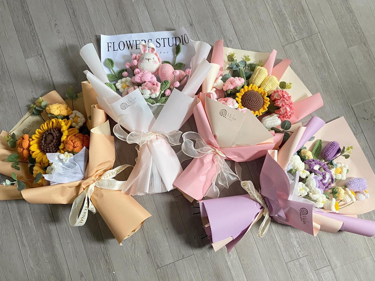 Độc đáo những bó hoa 'không héo' dịp 20/10