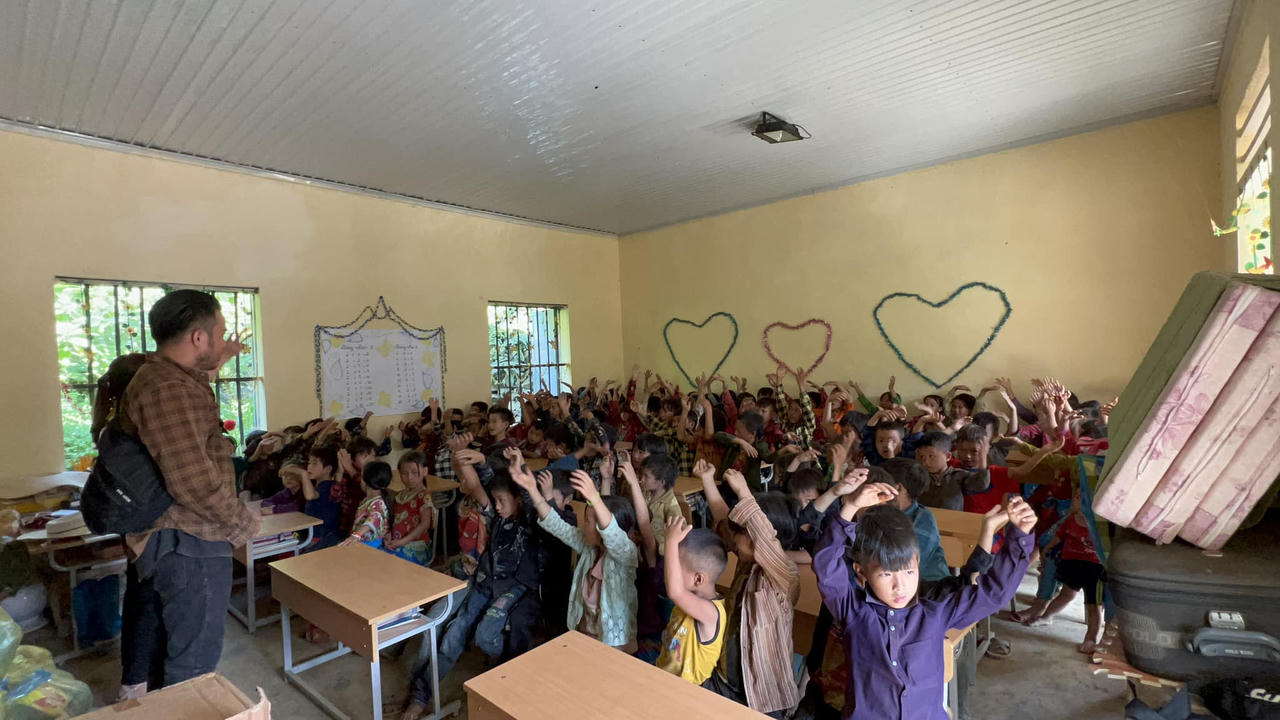 Rạp chiếu phim 'lưu động' trên những bản làng