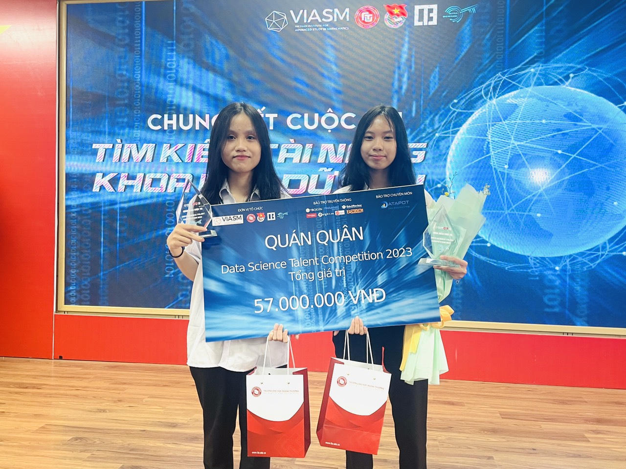Lộ diện 2 Quán quân của cuộc thi Tìm kiếm Tài năng Khoa học dữ liệu 2023
