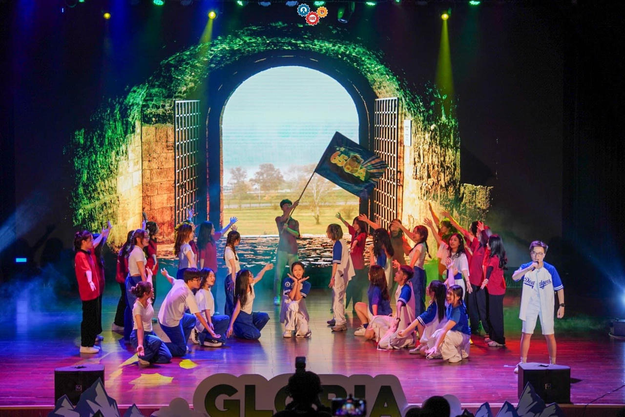 Ấn tượng Lễ Trao học bổng và Chào tân sinh viên Khoa Kinh tế và Quản lý nguồn nhân lực