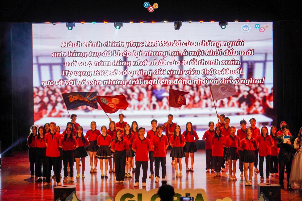 Ấn tượng Lễ Trao học bổng và Chào tân sinh viên Khoa Kinh tế và Quản lý nguồn nhân lực