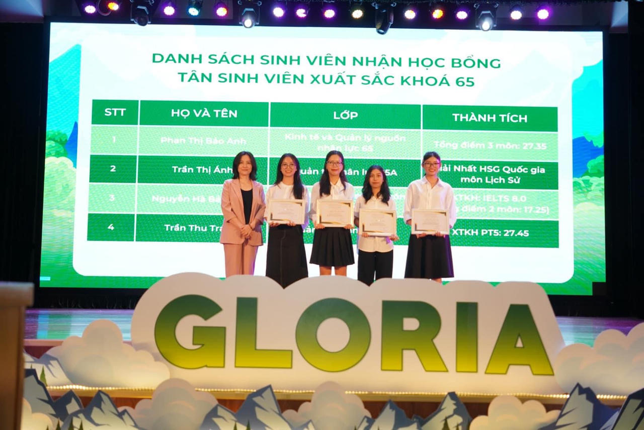 Ấn tượng Lễ Trao học bổng và Chào tân sinh viên Khoa Kinh tế và Quản lý nguồn nhân lực