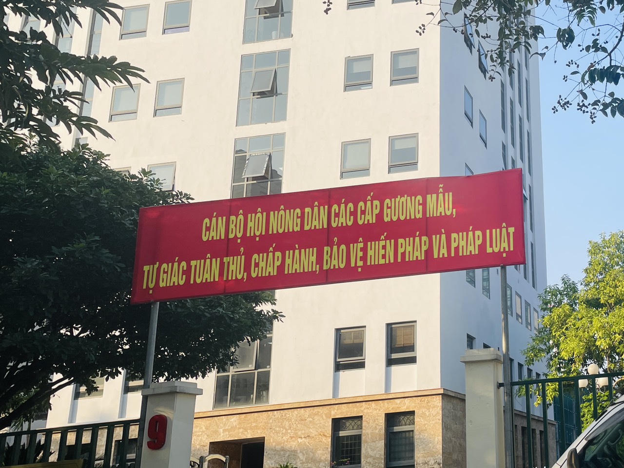 Phố phường Hà Nội rộn ràng hưởng ứng Ngày Pháp luật Việt Nam