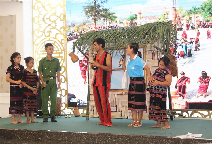 'Cứu' phụ nữ dân tộc thiểu số khỏi bạo lực gia đình