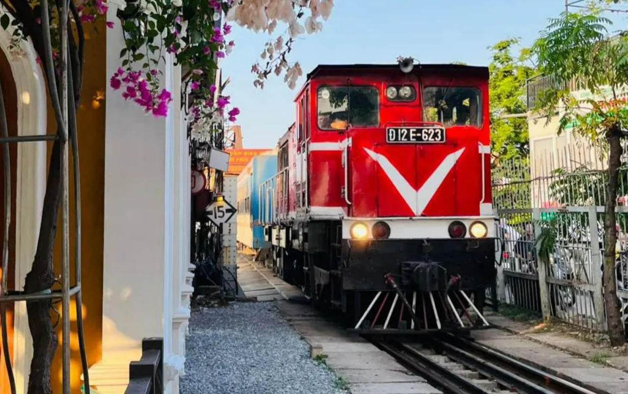 Ngắm các nhà máy, kho xưởng, tháp nước “ngủ quên” thành di sản công nghiệp 