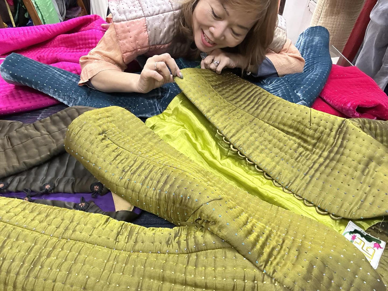 Người phụ nữ Hà thành và ước mơ “hồi sinh” áo chần bông