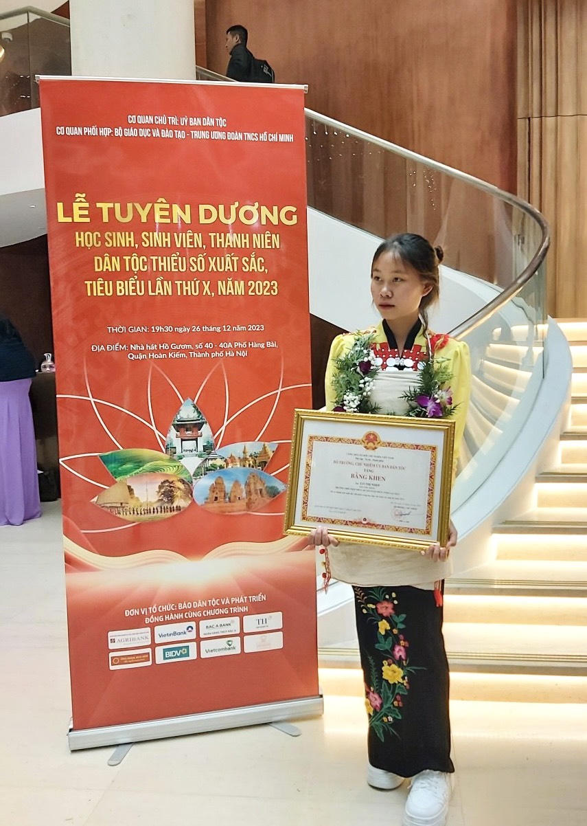 Nữ sinh dân tộc thiểu số ‘nặng lòng’ với những khúc hát dân ca