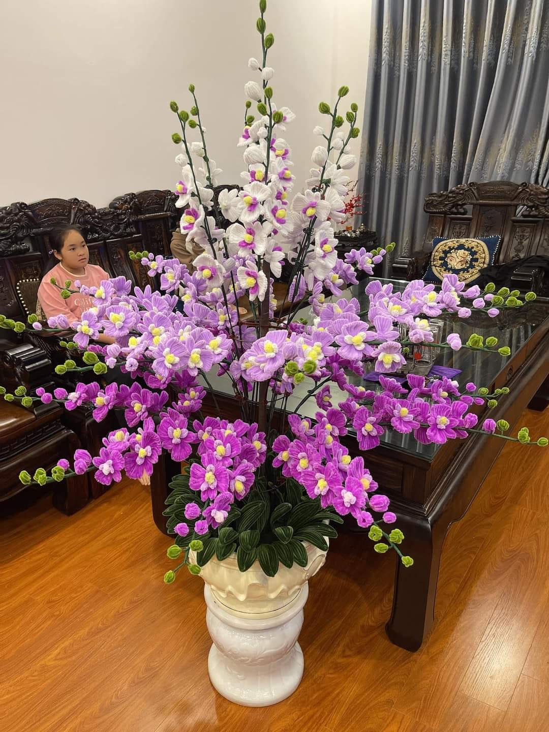 Hoa hoa, hoa mai bằng kẽm nhung 'làm mưa làm gió' dịp cận Tết