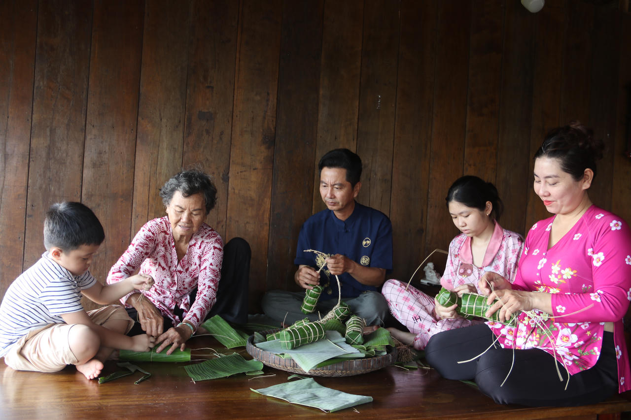 Về miệt vườn ăn Tết